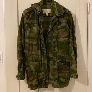 J.Crew Women’s Camo field jacket with detachable hood. Sz XS